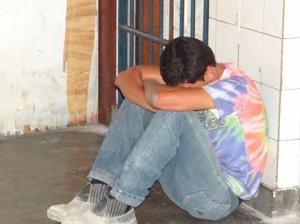 Homem mata primo a pedradas e cacetadas em Feira de Santana