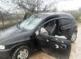 Monte Santo: carro é encontrado crivado de balas, com motorista morto e carona gravemente ferido