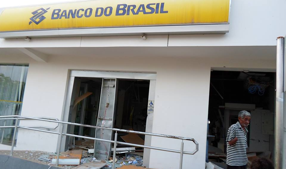 Caixas de dois bancos são destruídos por explosivos;desta vez em Caldeirão Grande