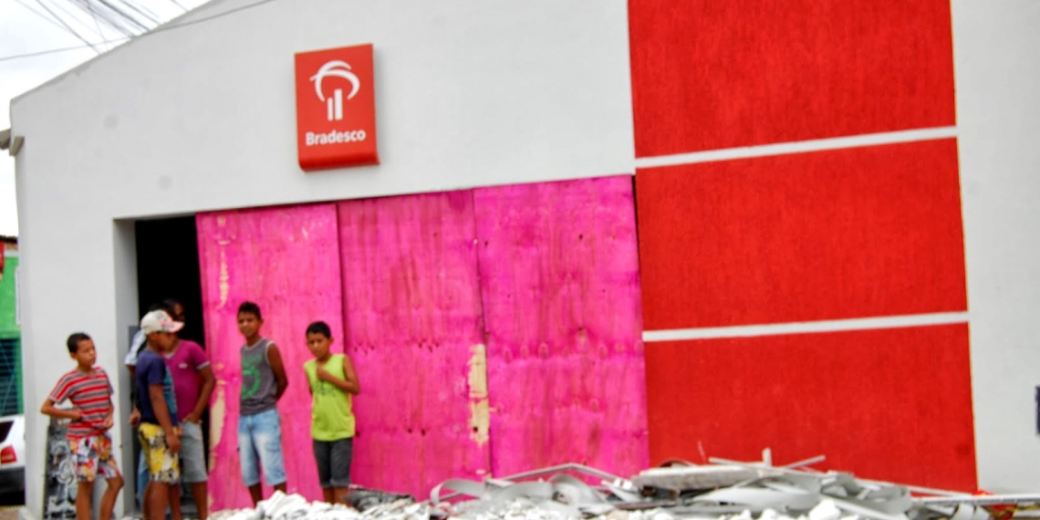 Bandidos explodem Bradesco de Andorinha