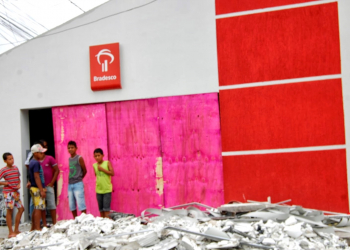 Bandidos explodem Bradesco de Andorinha