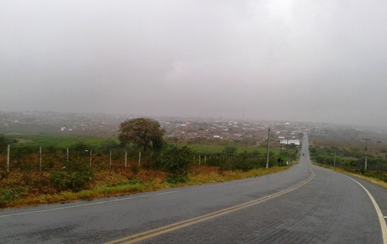 Chuva inesperada já dura 24 horas em Coité