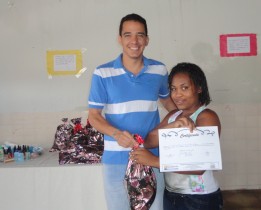 entrega do kit manicure em retiro - 3