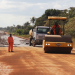 Construtora Augúrio intensifica o trabalho para concluir asfalto que liga BR 101 a Jandaira