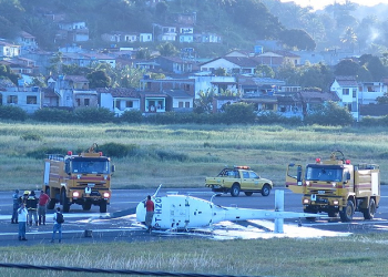 Vídeo mostra momento em que helicóptero cai no aeroporto de Ilhéus
