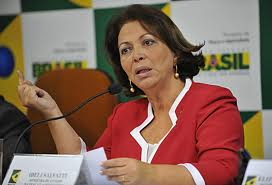 Segundo ministra, médicos estrangeiros estão recebendo sem trabalhar