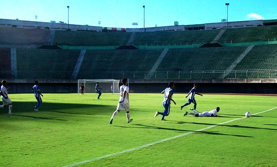 Sem estádio, o Leão do Sisal manda seus jogos em Pituaçu, mas não conta com a torcida.