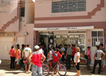 Irecê – Assaltantes roubam joalheria e na fuga acertam tiro em médico