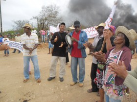 manifestação contra yamana-3