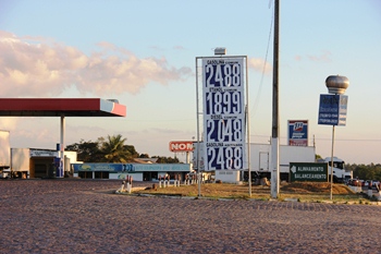 Gasolina Comum, R$ 2,488 - Gasolina aditivada R$ 2,488 - Etanol comum R$ 1,899 - Diesel R$ 2,048