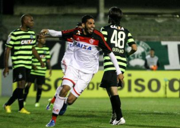 Estrela de Wallace brilha mais uma vez e Flamengo vence Coritiba fora de casa