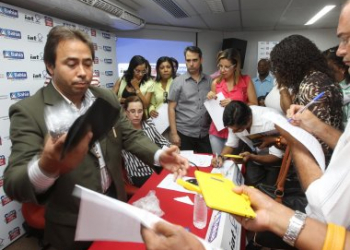 Professores estaduais recebem 30 mil tabletes do governo