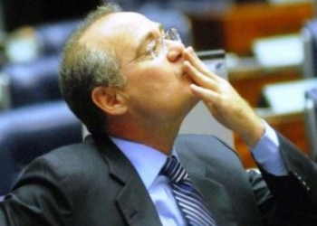 Às custas do povo: Senado suspende compra de 10 kg de carne diários para casa de Renan