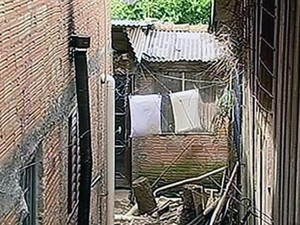 Mulher é presa por suspeita de vender virgindade de filha de 14 anos em troca de uma casa