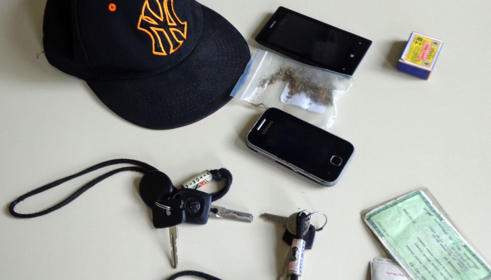 Três menores são apreendidos portando droga e conduzindo veículo sem habilitação