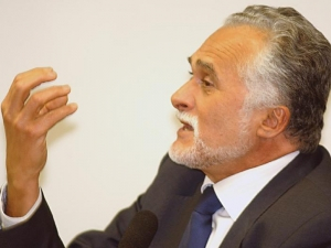 Genoino tem suspeita de enfarto e é transferido para hospital