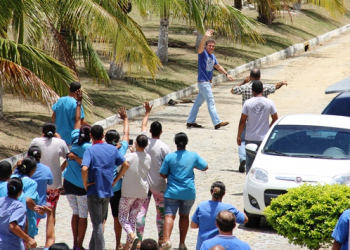 De forma discreta Luciano Huck visita Coité mais uma vez