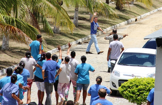 De forma discreta Luciano Huck visita Coité mais uma vez