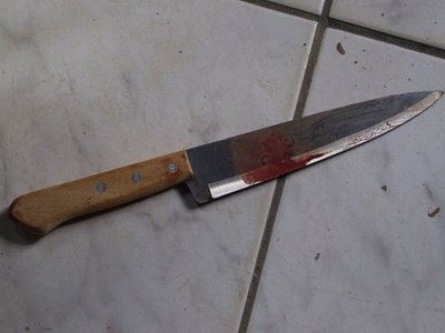 Homem é encontrado morto a facada em banheiro de bar