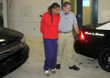 Mulher discute com namorado e mata filha achando ser ele