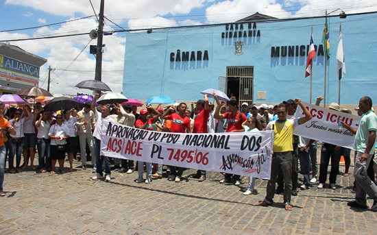 Agentes comunitários de saúde e endemias de dez municípios fazem manifestação em Riachão do Jacuípe em dia nacional de paralisação