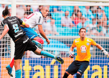 Goleiro do Bahia salva tricolor de derrota