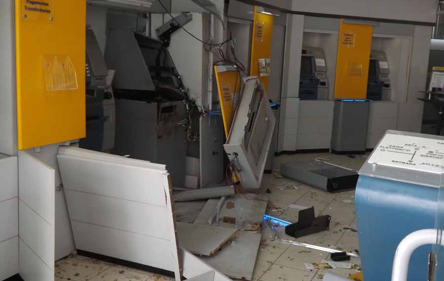 Dois caixas eletrônicos são explodidos em Amélia Rodrigues