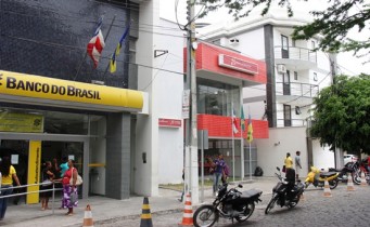 Banco do Brasil e do Nordeste em Coité aderiram no primeiro dia de greve.