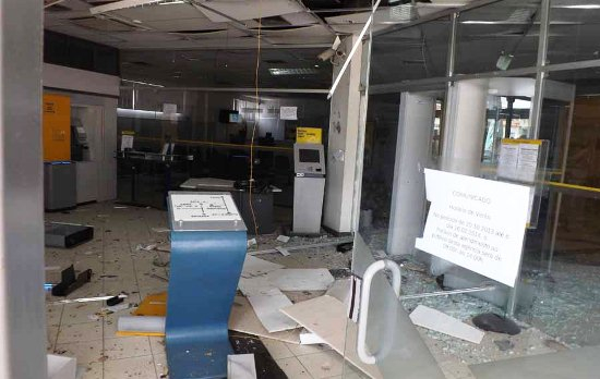 Expolsão em caixas eletrônicos do Banco do Brasil de Amélia Rodrigues