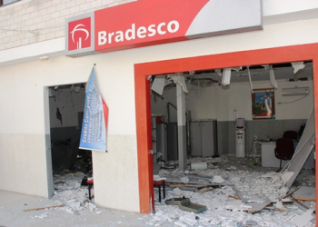 Bandidos fortemente armados explodem caixas eletrônicos do Bradesco de Nova Fátima