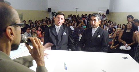 Juiz de Ribeira celebra o primeiro casamento entre pessoas do mesmo sexo