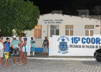 Homem invade Delegacia de Retirolândia com pedaço de vidro domina carcereiro e liberta detento