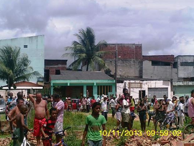 Mulher jogada pelo próprio marido dentro de bueiro é resgatada após 24h