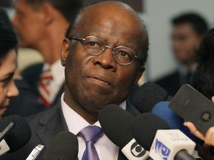 Joaquim Barbosa determina que calculem penas para efetuar prisões