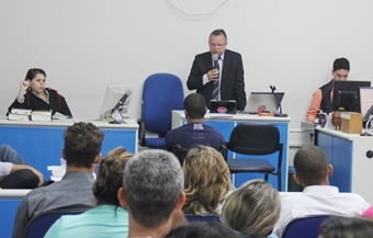 Júri com mais de nove horas de duração em Coité absolve um acusado e condena outro do caso Ney Mototaxi