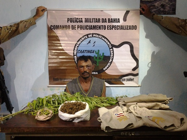 Queimadas: Cipe-Caatinga prende homem com droga e uniforme da PM
