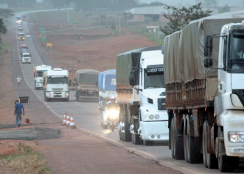 Motoristas de caminhão e ônibus serão obrigados a fazer exame para detectar uso de drogas