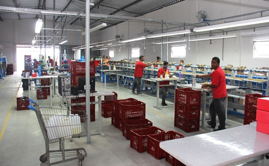 Serrinha – Empresário instala indústria de calçados com recursos próprios e começa gerando 30 empregos