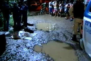 Homem é morto quando comemorava aniversário da mãe Foto: Reprodução Record Bahia