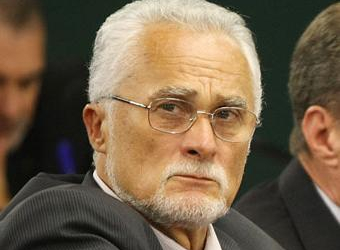 José Genoino renuncia ao mandato de deputado federal