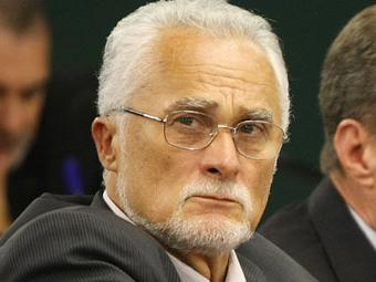 José Genoino renuncia ao mandato de deputado federal