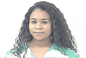 Mulher é presa após gastar R$ 116 mil no cartão do chefe