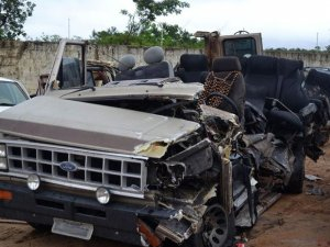 Acidente envolvendo Furglaine de Quixabeira e carreta mata quatro e deixe onze feridos