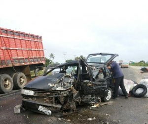 Uma pessoa morre e duas ficam feriadas em colisão entre veículos na BR-116