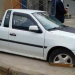 Carro é “cimentado” após dono se negar a retirá-lo da rua