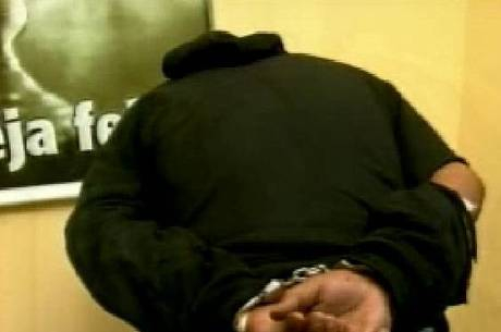 Homem assalta prédio e pula do 4º andar para fugir da PM e acaba sendo preso