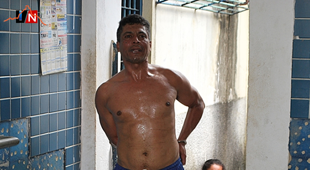 Filho bate na própria mãe com facão e ameaça pai