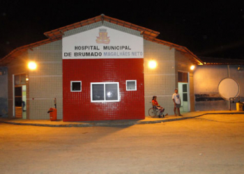 Pai queima filho com água quente por causa de um prato de comida