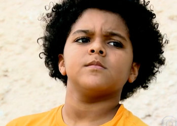 Escola não renova matrícula de garoto por ele ter cabelo crespo