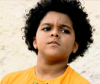 Escola não renova matrícula de garoto por ele ter cabelo crespo